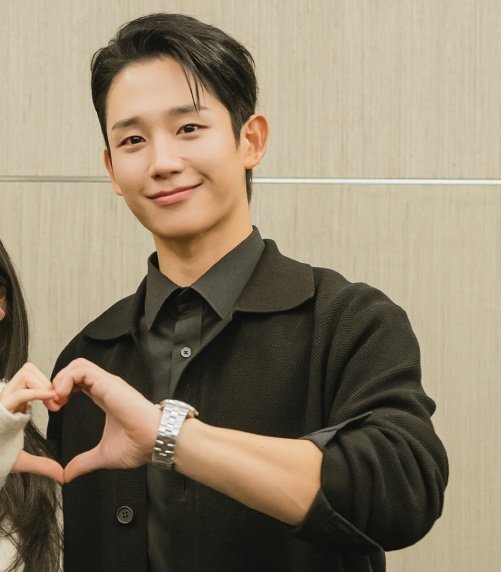 bawangpops's tweet photo. "Haein always wore something similar to his drama character during script reading"

This look? I'M SAT https://t.co/dcVTUwgsXh