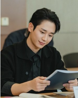 bawangpops's tweet photo. "Haein always wore something similar to his drama character during script reading"

This look? I'M SAT https://t.co/dcVTUwgsXh
