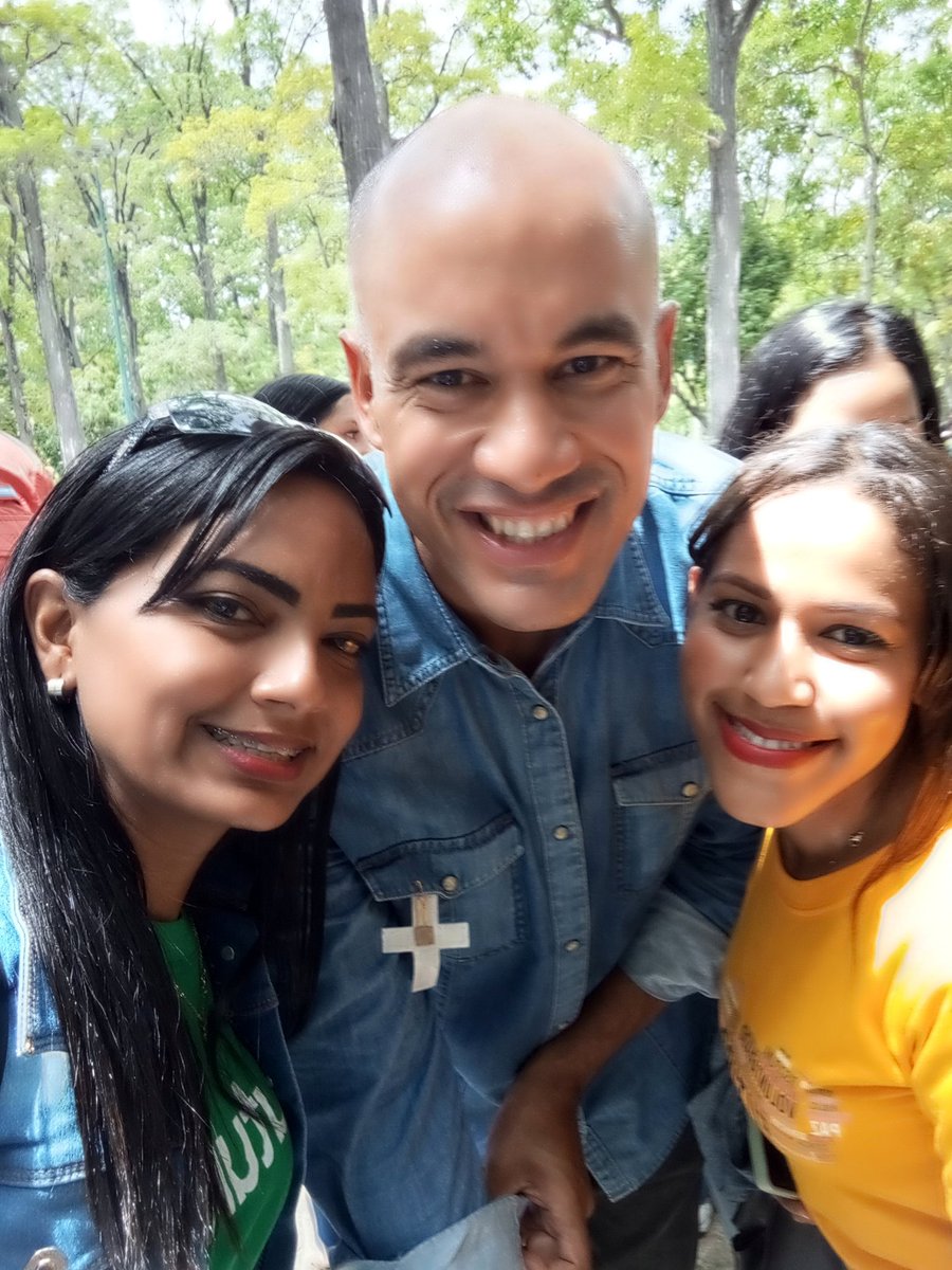 arlisf's tweet photo. 🫶🏾 Por los sueños colectivos, por todo lo que hemos luchado, por la esperanza de un mejor #Futuro
Arriba en el corazón ¡Vota #VotaFuturo 🇻🇪

@NicolasMaduro
@HectoRodriguez 
@movfuturoven @Gabrielasjr @Mincyt_VE @GMCiencia @cytdanmarys @ViceVenezuela @FundaciteGuaric https://t.co/emFYxuEizo