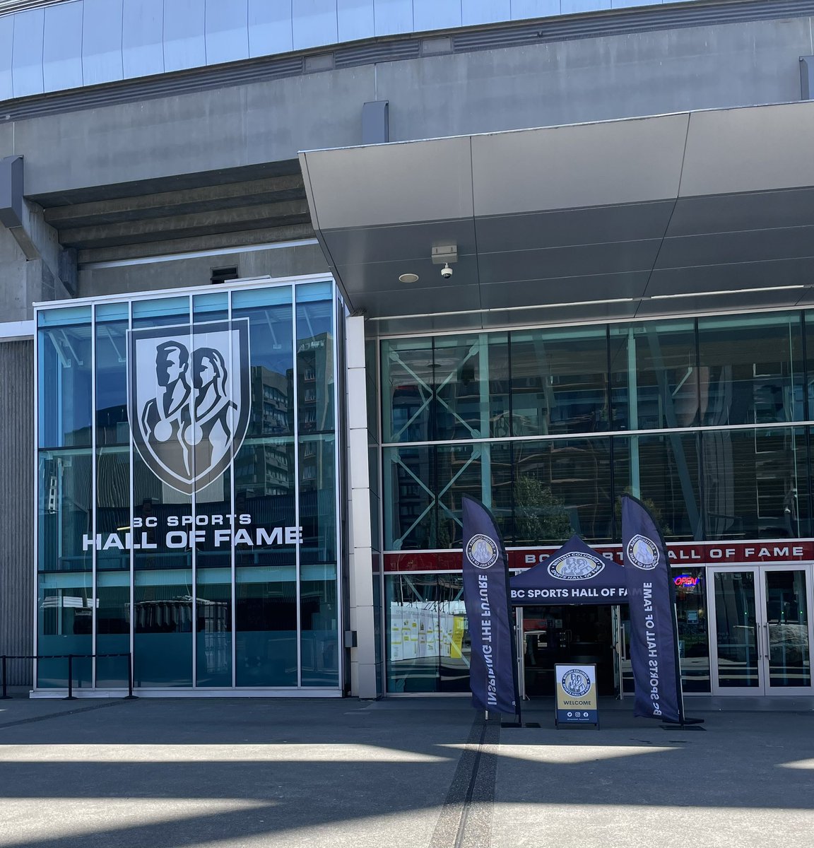 Dohboy6969's tweet photo. Whatta ya do when the girls want to shop all afternoon? Head to the @BCSportsHall of course….😎🥲♥️💙🤍🩵 #RedGlovesRule #99Forever 1/… https://t.co/3NefHD9yCs