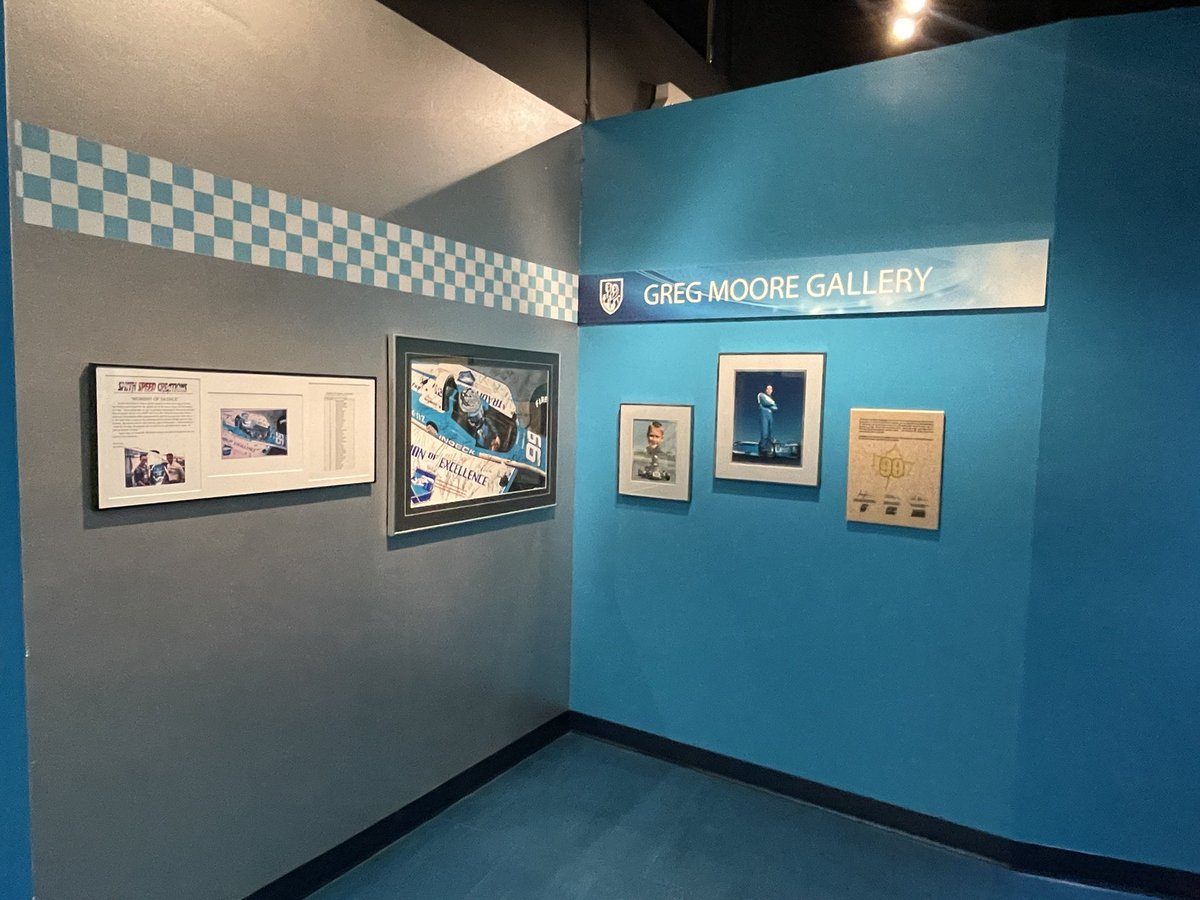 Dohboy6969's tweet photo. Whatta ya do when the girls want to shop all afternoon? Head to the @BCSportsHall of course….😎🥲♥️💙🤍🩵 #RedGlovesRule #99Forever 1/… https://t.co/3NefHD9yCs