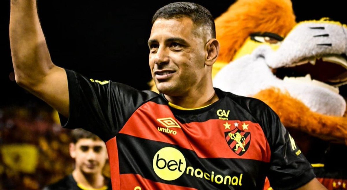 SportSambaClub's tweet photo. Só quem é rubro-negro de verdade vai pegar essa referência do nosso samba:

"Sport de Magrão e Xerife, Da profecia e do embaixador" 🎶 https://t.co/xKPeuVcf95