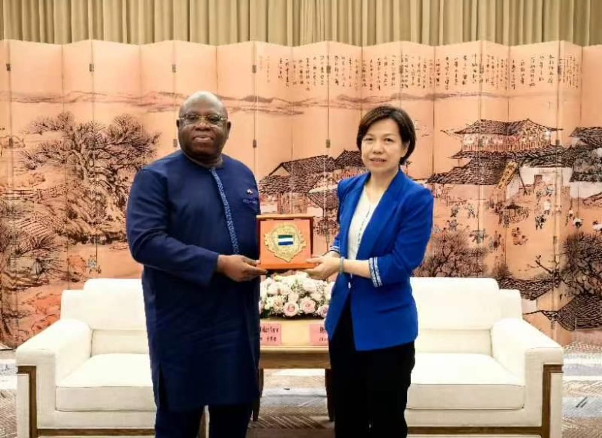 abu_bkarim's tweet photo. Tour of Henan province to foster strategic cooperation with SL in areas of: macroeconomy, infrastructure development, agriculture, technology transfer and innovation, climate change, education. As well as engaging the private sector. Meeting with Vice Governor of Henan Province https://t.co/31GHLXWPSG