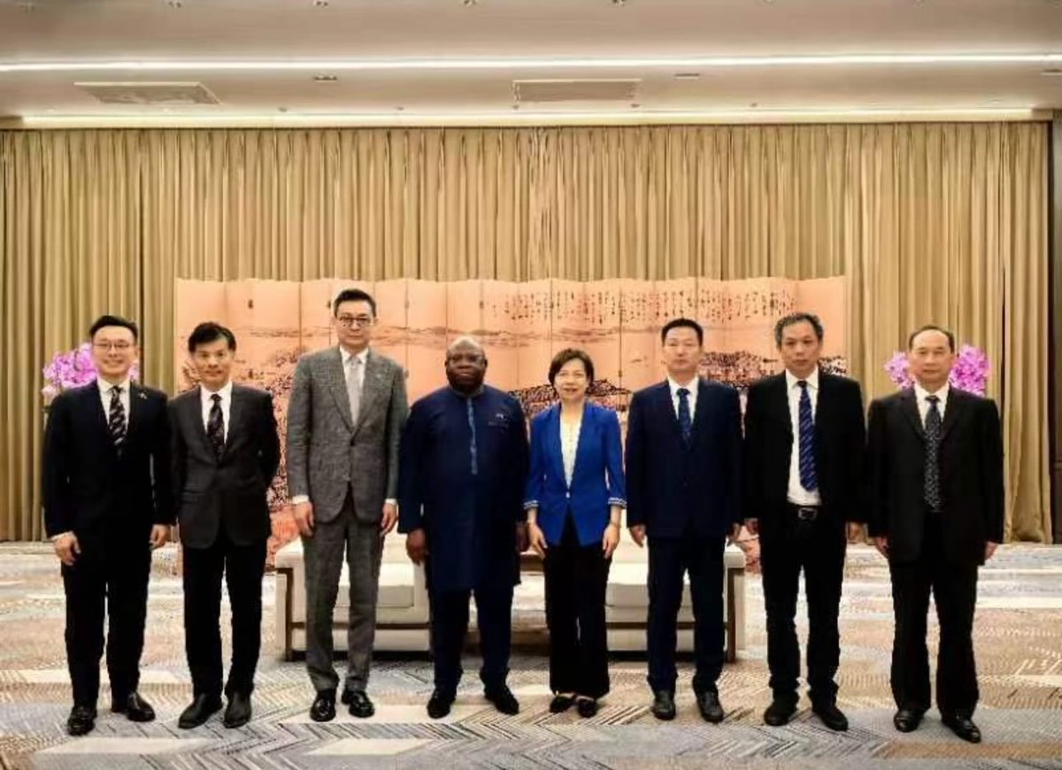abu_bkarim's tweet photo. Tour of Henan province to foster strategic cooperation with SL in areas of: macroeconomy, infrastructure development, agriculture, technology transfer and innovation, climate change, education. As well as engaging the private sector. Meeting with Vice Governor of Henan Province https://t.co/31GHLXWPSG