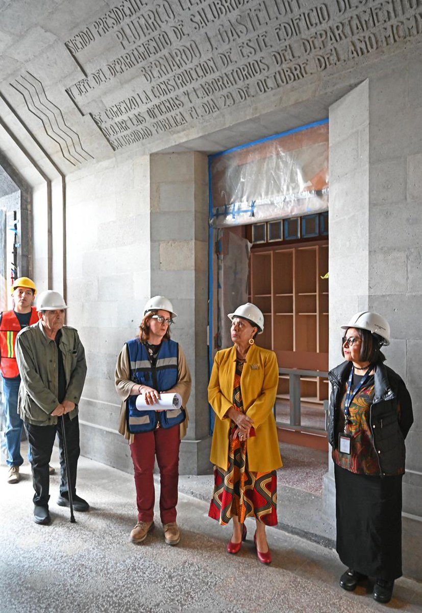 bellasartesinba's tweet photo. La directora general de #INBAL, Dra. @LucinaJimenez, acompañada por el Arq. Gabriel Mérigo Basurto, integrante de la Comisión Nacional de Monumentos Artísticos del Instituto, realizaron un recorrido para  conocer el avance de la rehabilitación y restauración del antiguo edificio que albergó las oficinas de la Secretaría de Salubridad, cuya construcción inició en 1925, y que próximamente será sede del Museo de la Salud. 

En este proyecto que impulsa la @SSalud_mx, el Instituto ha colaborado con investigación y apoyo curatorial del #Cencropam, recuperando la arquitectura original, pisos, murales y vitrales de Diego Rivera, así como esculturas y bajo relieves de Manuel Centurión.
