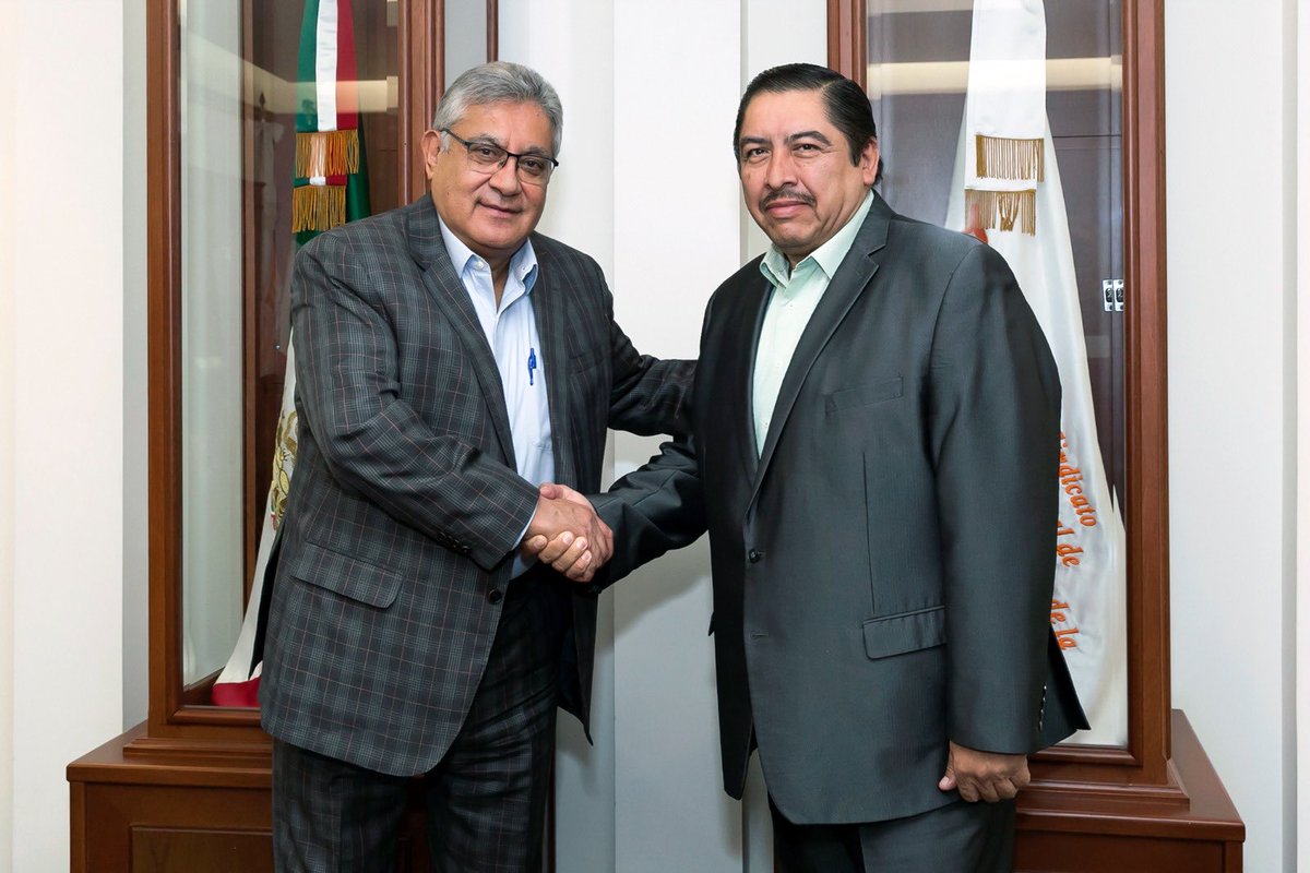 JesusSerranoAg1's tweet photo. #UnoSomosTodos 
#TodosSomosUno 
El Mtro. Alfonso Cepeda Salas, líder nacional del #SNTE, sostuvo un encuentro con el dirigente de la #Sección18 de #Michoacán, Héctor Astudillo García, para dar seguimiento a temas sindicales y educativos en la entidad https://t.co/KtuYTtf2UM