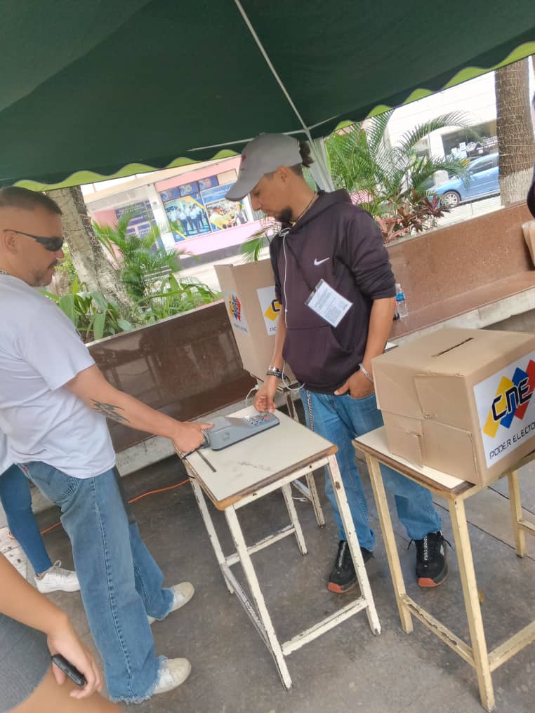 ADECOSCHACAO's tweet photo. #9Jul Siguiendo los lineamientos de nuestro Sec Gen #CES #MIRANDA @Negal_m Los @ADECOSCHACAO Participamos en la Feria Electoral #CNE Plaza Bolívar #Chacao y comprobamos un sistema electoral sólido rápido y preciso
Únete a la victoria #ADeca del próximo #28Jul con @Luisemartinezh https://t.co/dy5wHYB3HH