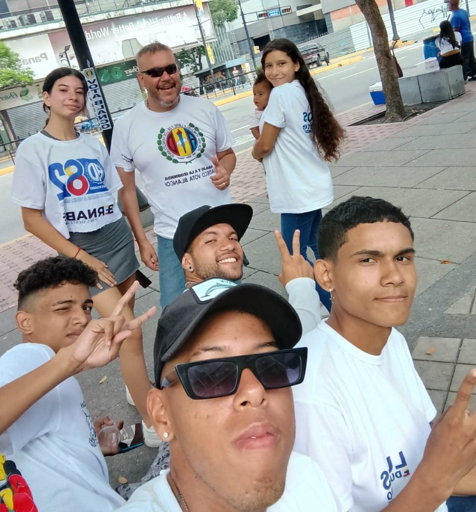 ADECOSCHACAO's tweet photo. #9Jul Siguiendo los lineamientos de nuestro Sec Gen #CES #MIRANDA @Negal_m Los @ADECOSCHACAO Participamos en la Feria Electoral #CNE Plaza Bolívar #Chacao y comprobamos un sistema electoral sólido rápido y preciso
Únete a la victoria #ADeca del próximo #28Jul con @Luisemartinezh https://t.co/dy5wHYB3HH