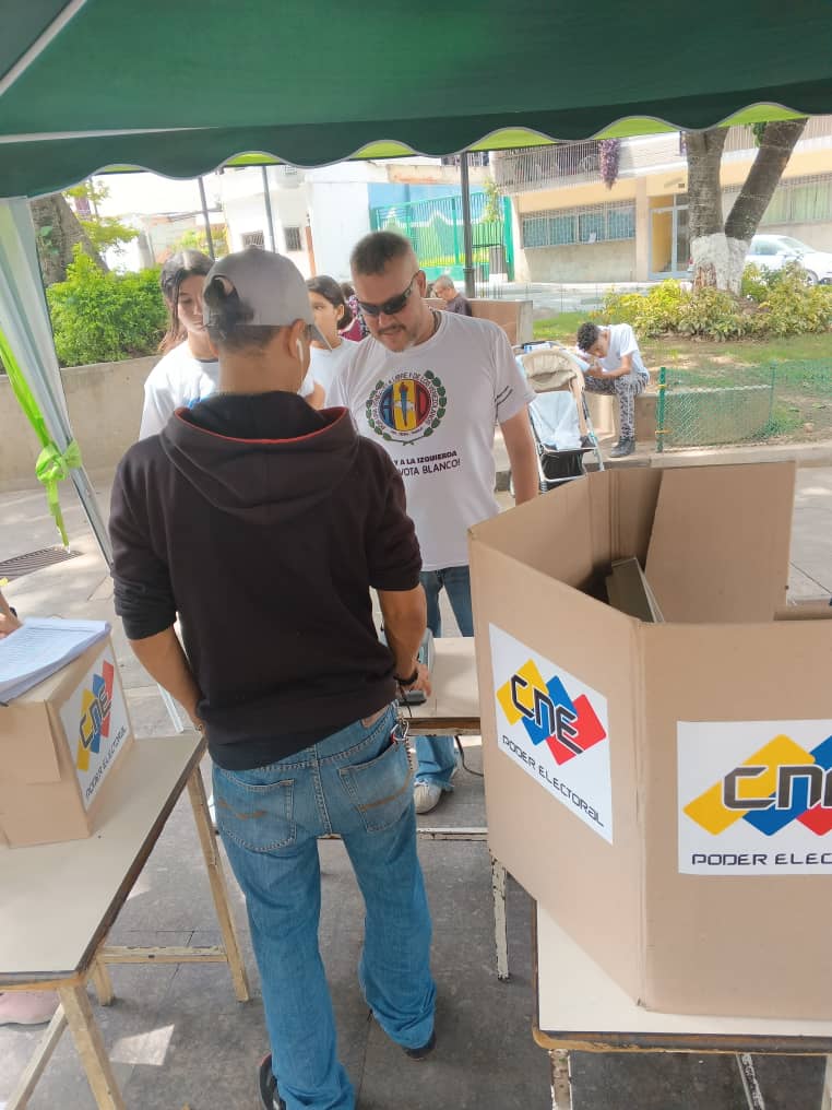 ADECOSCHACAO's tweet photo. #9Jul Siguiendo los lineamientos de nuestro Sec Gen #CES #MIRANDA @Negal_m Los @ADECOSCHACAO Participamos en la Feria Electoral #CNE Plaza Bolívar #Chacao y comprobamos un sistema electoral sólido rápido y preciso
Únete a la victoria #ADeca del próximo #28Jul con @Luisemartinezh https://t.co/dy5wHYB3HH