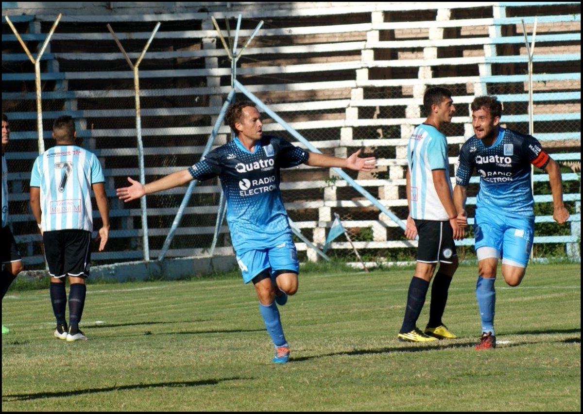 EstudiantesRio4's tweet photo. será reconocido dentro del campo de juego en los próximos días. 
Nico siempre será un león y hoy desde otro lugar, elige seguir siendo parte de Estudiantes de Río Cuarto. No es una despedida, más bien el reconocimiento a su trayectoria deportiva como jugador. https://t.co/yRYZPRm2ks