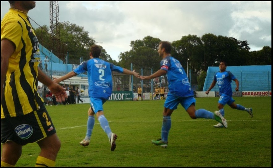 EstudiantesRio4's tweet photo. será reconocido dentro del campo de juego en los próximos días. 
Nico siempre será un león y hoy desde otro lugar, elige seguir siendo parte de Estudiantes de Río Cuarto. No es una despedida, más bien el reconocimiento a su trayectoria deportiva como jugador. https://t.co/yRYZPRm2ks