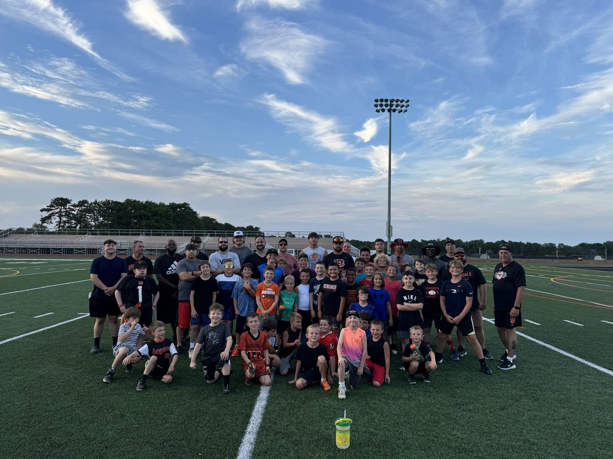 CoachCovine's tweet photo. Awesome 2 day camp with our Jr. Bengals! Thank you to all the players and coaches that came out. The future is bright and foundation is strong! #ALLIN
@bengalpride67 @JrBengalsYFC @ROBMSFootball https://t.co/kWWRMTnVJu
