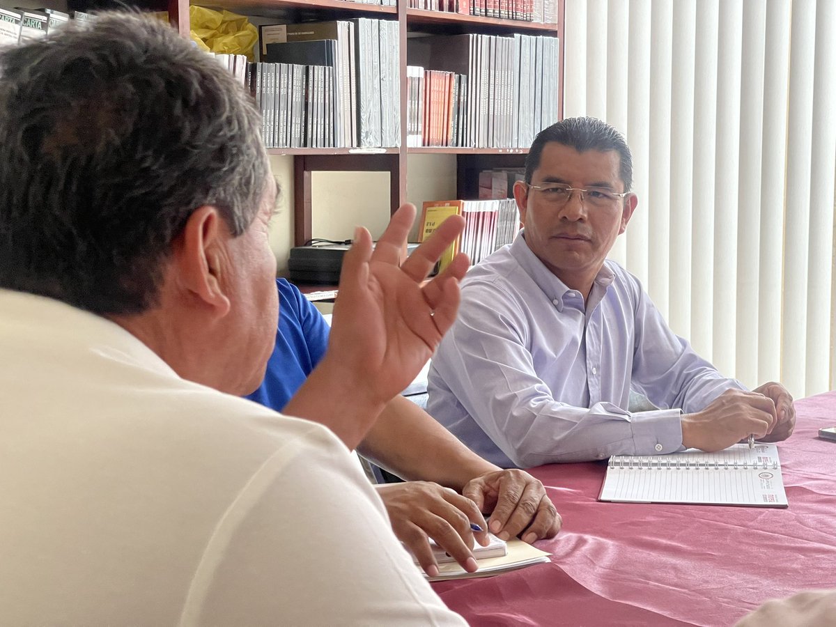 DanielGOaxaca's tweet photo. Un gusto estrechar las manos de nuestros artesanos #Canteros de #MagdalenaApasco, #Etla con quienes acordamos caminar en unidad para construir un futuro de bienestar y progreso en favor de quienes día con día enaltecen la riqueza cultural y artística de nuestro Estado de #Oaxaca. 

Como oaxaqueños orgullosos, participaremos siempre en el impulso a nuestros hermanos artesanos del valle de Etla.

#Daniel #Gutierrez #Oaxaca 
#LaEsperanzaDeOaxaca
#AlianzaProgresistaDeOaxaca
#SUMA
@Mx_Diputados