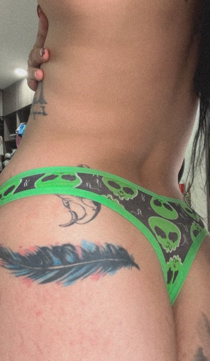 amar0505m's tweet photo. Amando mis #aliens que compré en #temu que tal mis #nalgas amo mi #tanga ok ? 😬 https://t.co/T2gVw4QI14