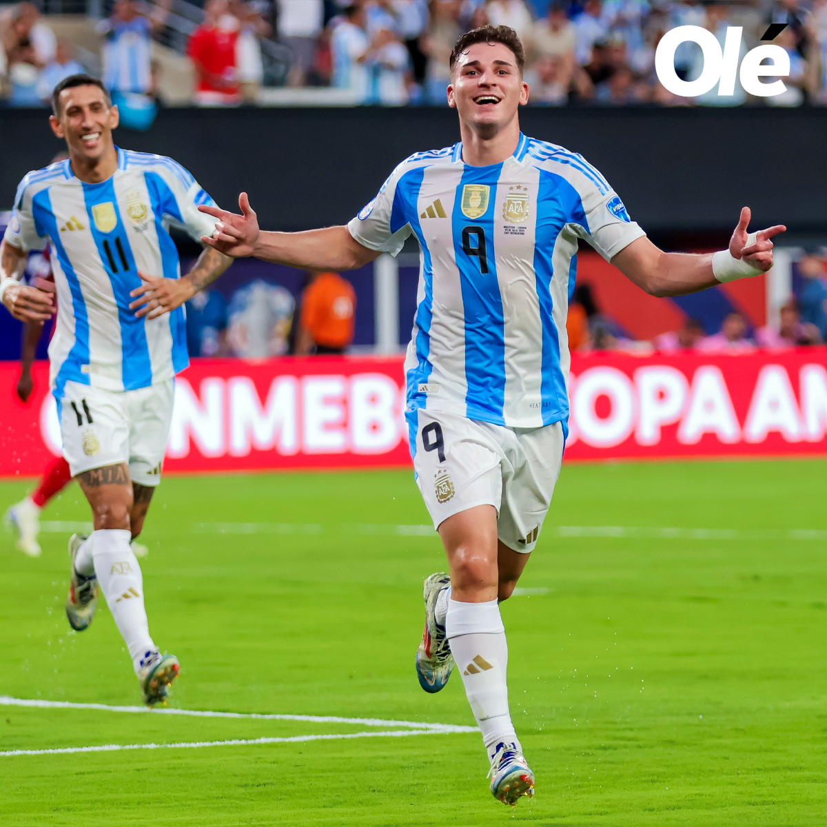 DiarioOle's tweet image. 💪🇦🇷 ¡¡VAMOS ARGENTINA!!

⚽️ Con gol de Julián Álvarez 🕷️, la Selección se fue al entretiempo 1-0 ante Canadá 🇨🇦

📲 A ver esos comentarios sobre el primer tiempo...