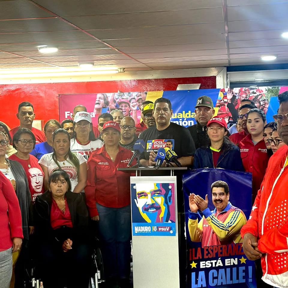 ¡Faltan 19 días para la Gran Victoria! 
Estamos chequeando a nuestra maquinaria chavista en todos los niveles, para garantizar un triunfo seguro con todo nuestro pueblo. Nos mantendremos movilizados en la calles, para apoyar a  nuestro gallo pinto <a href="/NicolasMaduro/">Nicolás Maduro</a> 

<a href="/OviedoPSUV/">Tito Oviedo</a>