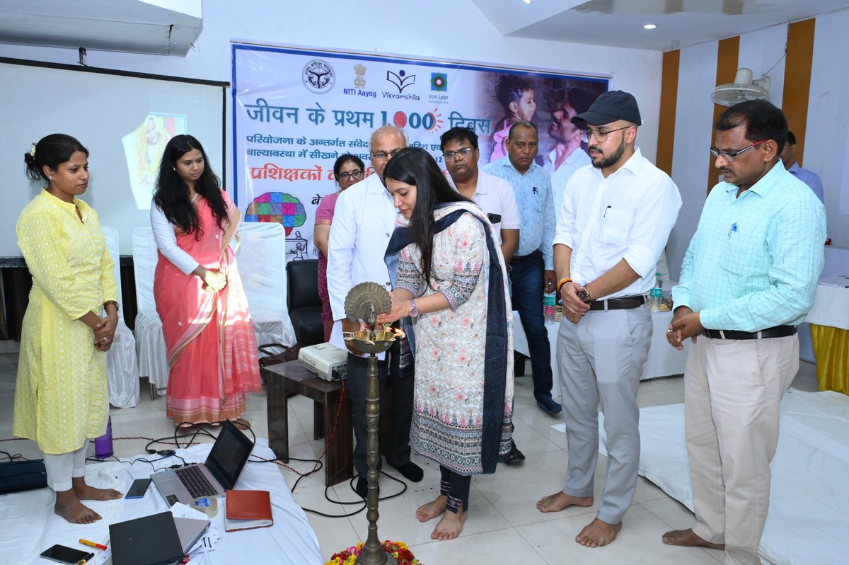 VikramshilaS's tweet photo. 185 MTs from ICDS & Health departments trained on Responsive Caregiving & Early Learning in Fatehpur, supported by @NITIAayog, @vanleerfoundation, & @VikramshilaS.
These trainers will now train 6000+ AWWs, ASHAs, ANMs across 14 blocks under #SampoornataAbhiyan #FirstThousandDays https://t.co/0Uxcm6aTeG