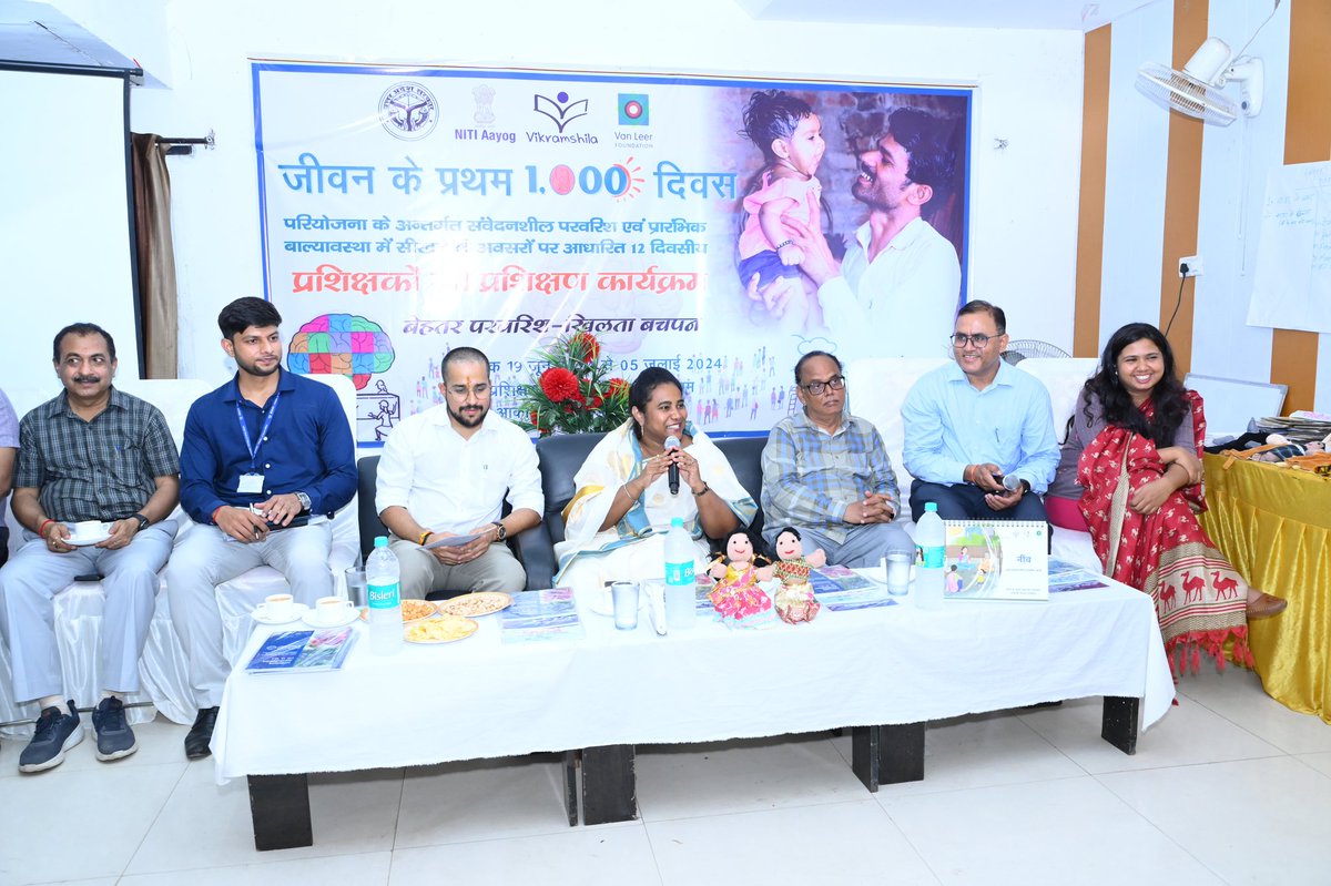 VikramshilaS's tweet photo. 185 MTs from ICDS & Health departments trained on Responsive Caregiving & Early Learning in Fatehpur, supported by @NITIAayog, @vanleerfoundation, & @VikramshilaS.
These trainers will now train 6000+ AWWs, ASHAs, ANMs across 14 blocks under #SampoornataAbhiyan #FirstThousandDays https://t.co/0Uxcm6aTeG