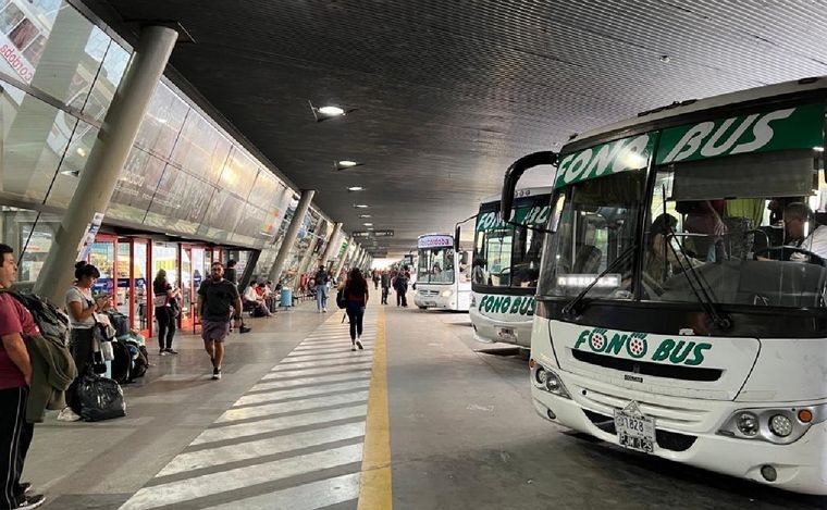 CÓRDOBA: Desde 00:00 de este Mie 10/Julio, vuelve a funcionar transporte interurbano de pasajeros. Gremio AOITA q encabeza Emiliano Gramajo, levanta la retención de tareas ante promesa empresaria q jueves depositarán haberes adeudados.<a href="/AOITA_OFICIAL/">AOITA</a> <a href="/emigramajo/">Emiliano Gramajo</a>