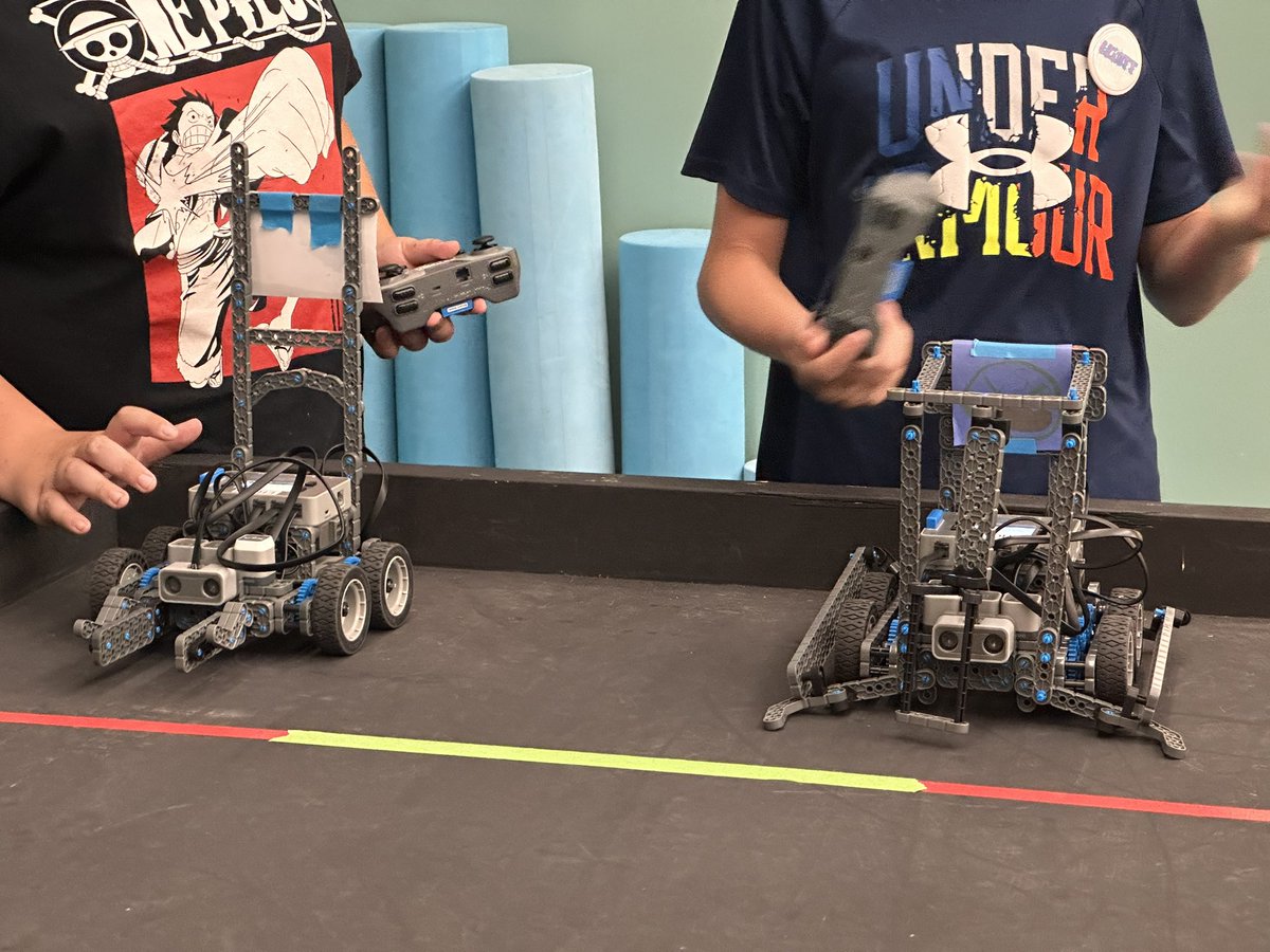 DarkSideRobots's tweet image. Day 2 of Dark Side Robotics’s Mid-Ohio Calley RoboCamp at Discovery World:
Campers competed in time trials and robot soccer with the base bots, then customized their bots with their own modifications and competed to see whose mods would your compete and hold up best!