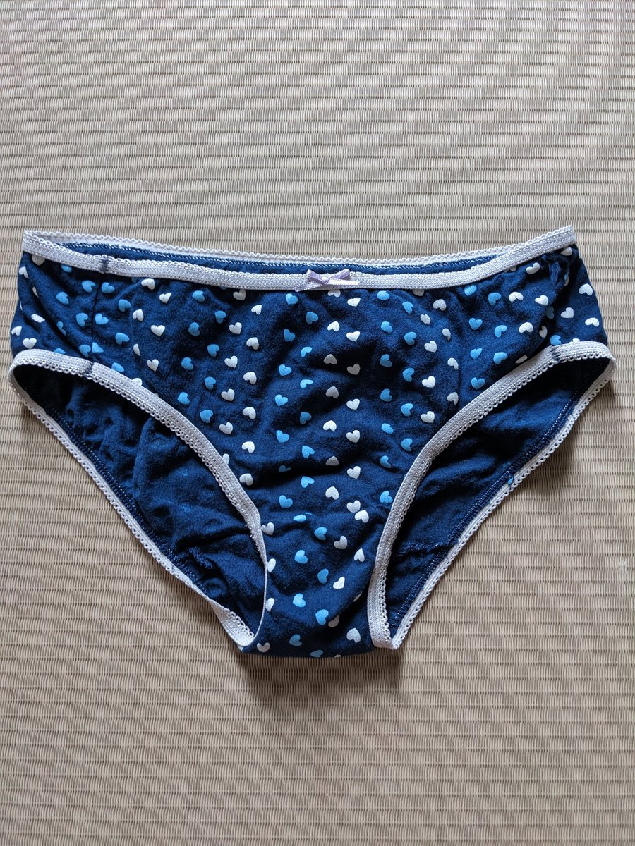 AnOrdinaryLife3's tweet photo. 毎日とても暑いですね☀
体調はいかがですか。
テスト終わりました🙌
今は結果は気にしない事にします。

アンケートありがとうございます💞
ワンピースとビキニほぼ同じですね
どうしよう🤔

ビキニのショーツは
どれぐらいにしようかな👙

おはようございます🌷

#水着
#ビキニ
#ショーツ
#Tバック https://t.co/vyn5UXQbJo