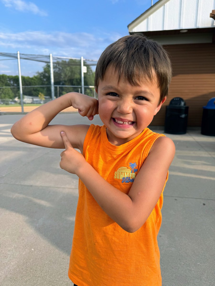 Leb13's tweet photo. My man! 7yrs with this handsome hunk. 
Happy Birthday Howie! Love ya kid. https://t.co/GkUgvUtAp6