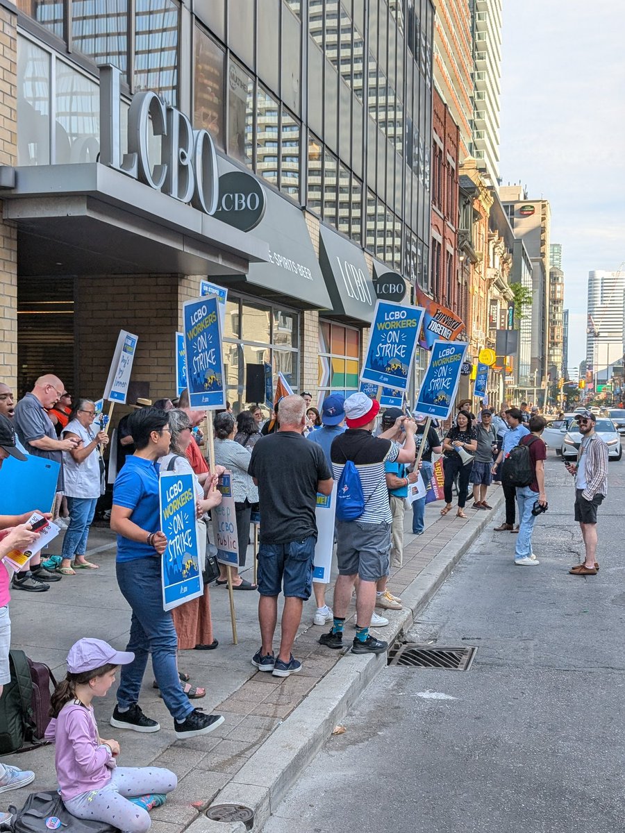 FaisalAHassan's tweet photo. Proudly standing in solidarity with @OPSEU and our labour partners! We fight not just for the 9,000 affected workers but for the $2.5 billion in revenues they generate, funding vital public services like healthcare and education in #Ontario! #ONpoli Special thanks to @OPSEU President JP Hornick, @JPHornick the Tamil, Chinese, Eritrean, Filipino, and Somali Workers Networks, and colleagues  @kristynwongtam and @JILLSLASTWORD for their support. Workers united will never be defeated! #TOPoli #Solidarity