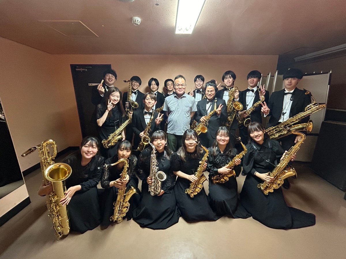 洗足ウインドシンフォニー、とても素晴らしいコンサートでした。
美しく品格のある、かつ熱い演奏に感動。
サックスの皆さんもとても美しい音色と丁寧なアンサンブル見事でした。
#洗足
#吹奏楽
#サックス