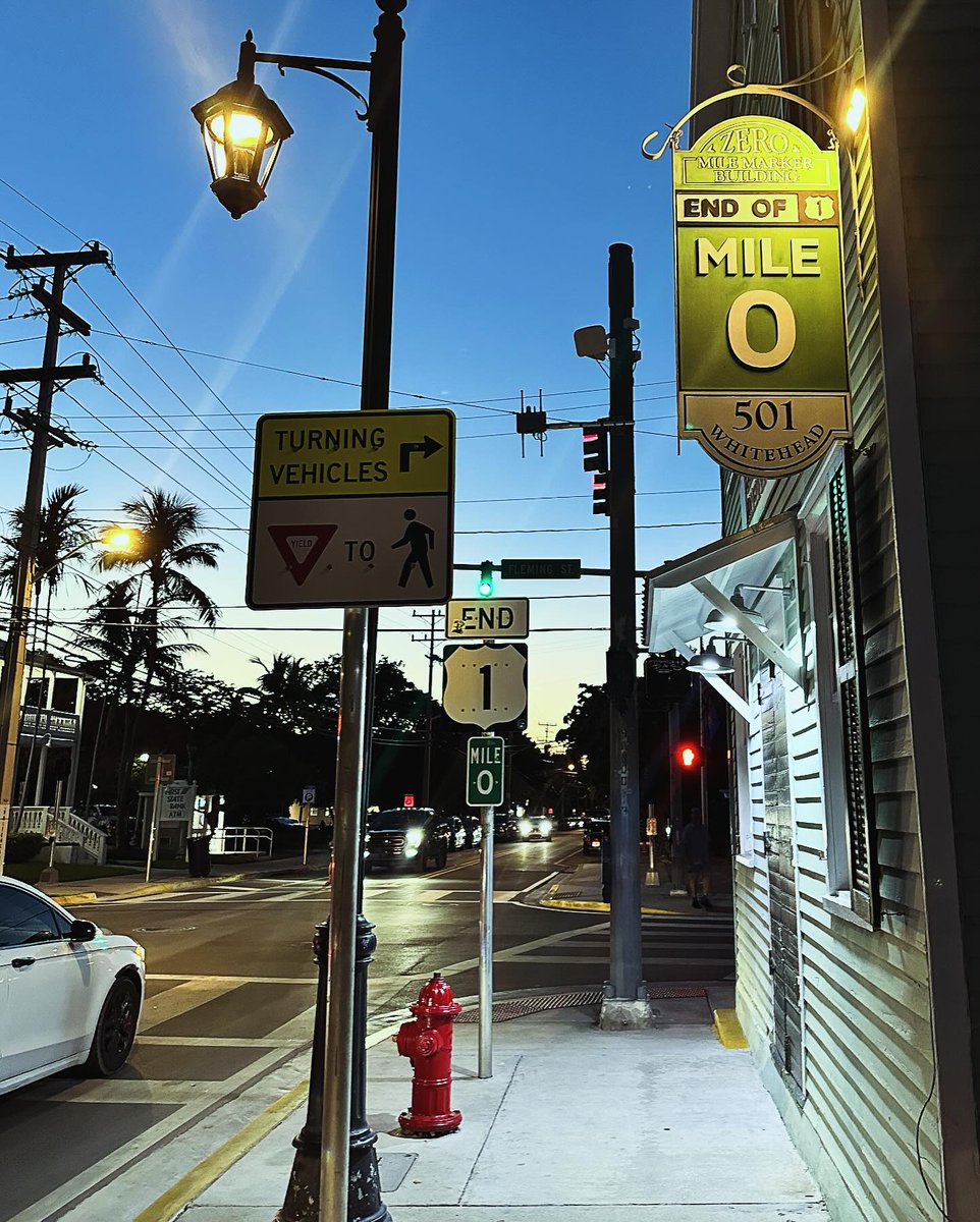 PartyInKeyWest's tweet image. End of the day. End of the road. #us1 #keywest #mile0 📷@meganmarcostyle

More: PartyinKeyWest.com/wp/
Follow us: @PartyInKeyWest
Hashtag us: #PartyInKeyWest