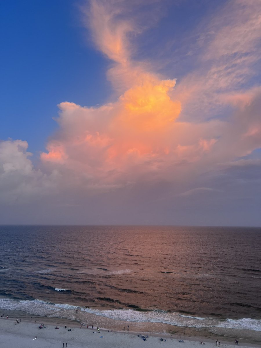 KarenNickell77's tweet photo. Orange Beach @spann https://t.co/80EsFNaxr5