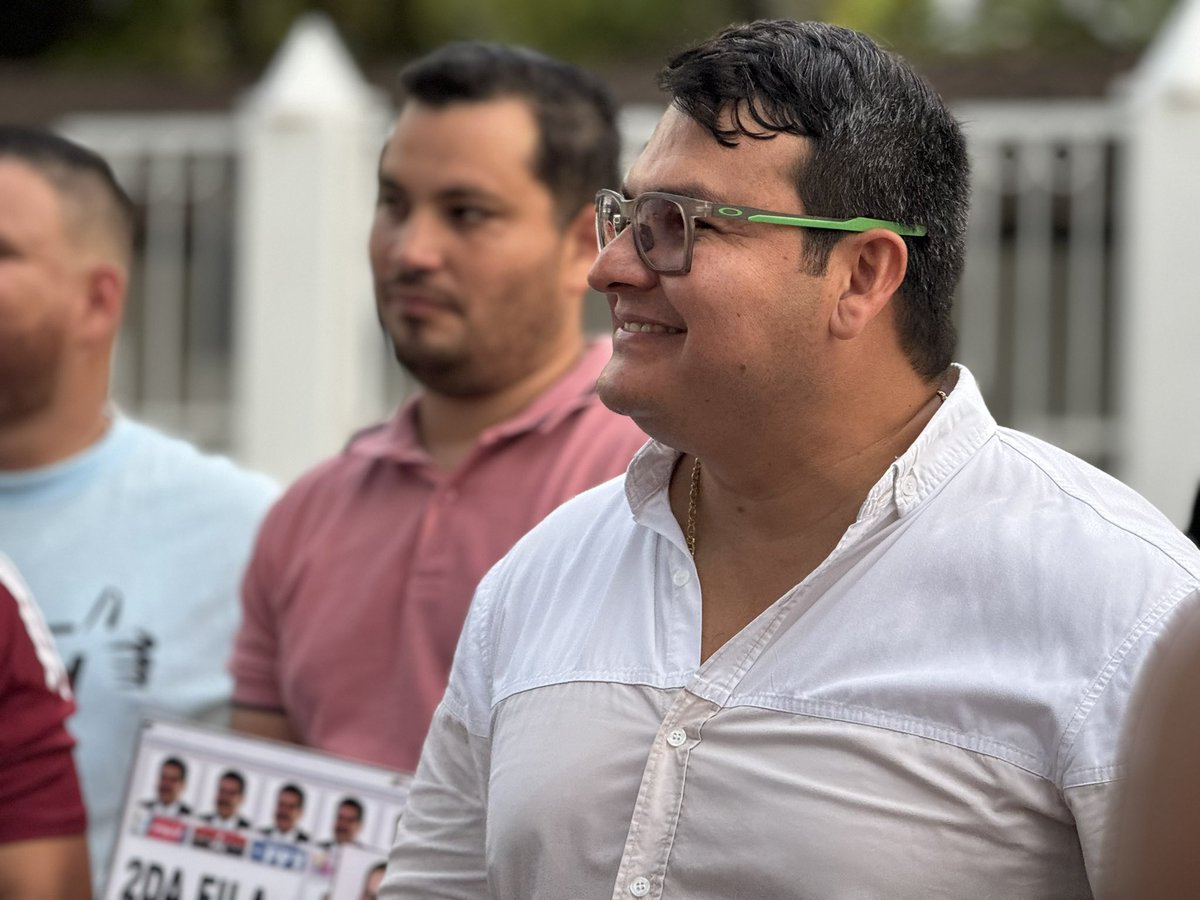 jesusricoad's tweet photo. #Cumarebo|• Recorrimos la Urb. Jorge Hernández en un casa x casa mostrando la ubicación exacta de @EdmundoGU en el tarjetón electoral. 

Cuenta cinco y baja uno. No hay equivocación, con ¡Edmundo pa todo el mundo! 

#Falcón 
#Venezuela 

@ADemocratica https://t.co/4uZllc4nAg