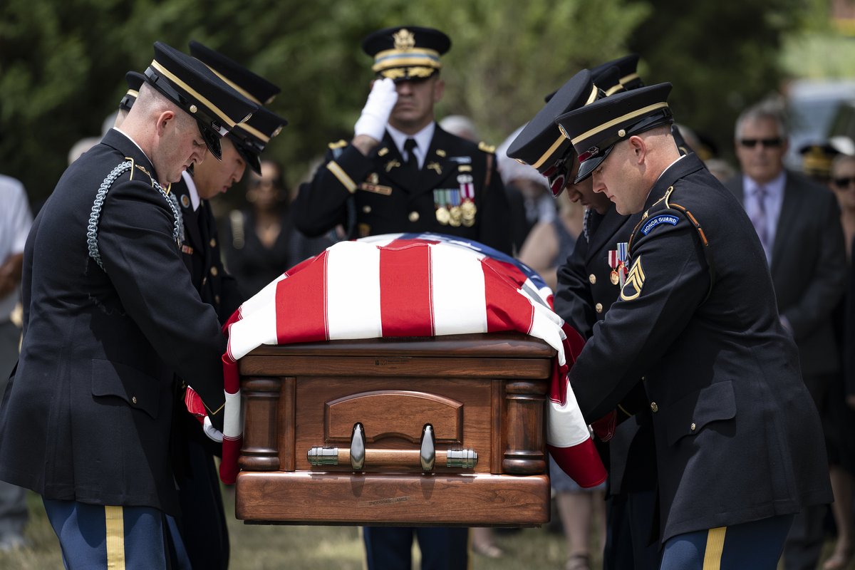 U.S. Army (@usarmy) on Twitter photo ๐บ๐ธ #HonorTheFallen ๐บ๐ธ
Nearly 100 people came to Section 78 of <a href="/ArlingtonNatl/">Arlington National Cemetery</a> June 25, to bid farewell to retired #USArmy Col. James โGlennโ Snodgrass, who fought in Vietnam and served in Germany at the height of the Cold War.
๐ท Elizabeth Fraser ๐บ๐ธ #HonorTheFallen ๐บ๐ธ
Nearly 100 people came to Section 78 of <a href="/ArlingtonNatl/">Arlington National Cemetery</a> June 25, to bid farewell to retired #USArmy Col. James โGlennโ Snodgrass, who fought in Vietnam and served in Germany at the height of the Cold War.
๐ท Elizabeth Fraser