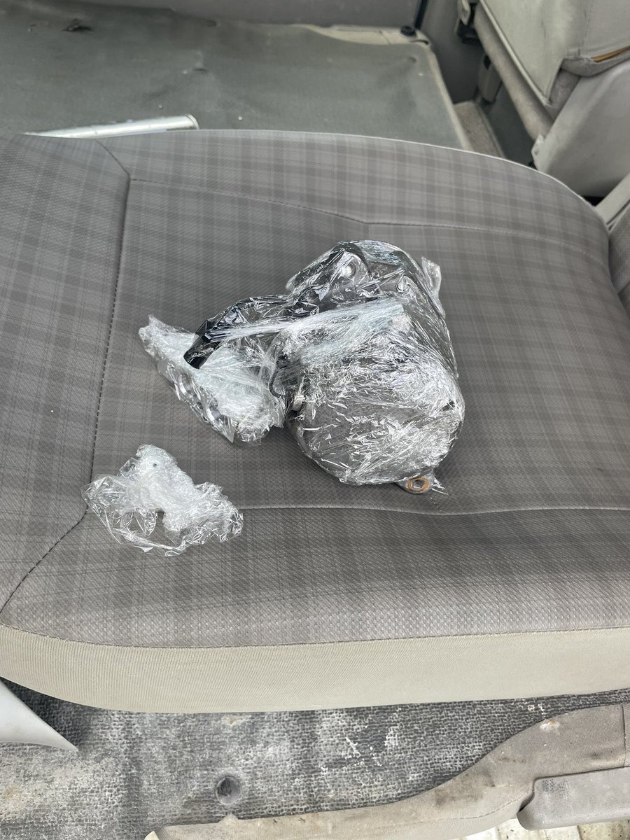 calix_company's tweet image. 別の車のエアコンも死んだので今日は事故車からコンプレッサーとエキスパンションバルブを摘出し故障車へスワップします🤣

最近荷物配るより車直してる方が多い気がしますね🤣
やれる事は自分でやるスタイルです🔧