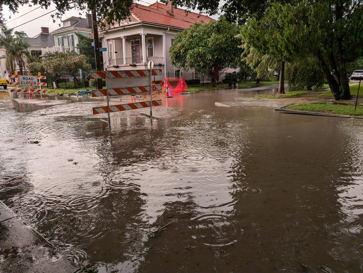 wkethman's tweet photo. @roadworknola @mayorcantrell @LeeZurik @SWBNewOrleans @PeteButtigieg @LAGovJeffLandry And we thought it couldn't get worse, no trash pickup in 2 weeks, flooding even worse than before - we need help!!! https://t.co/ZQJHY4lx5S