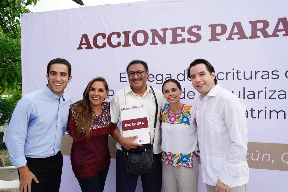 ¡Cancunenses! Lo prometido es deuda: gracias al Programa de Regularización para el Bienestar Patrimonial, hemos entregado 160 escrituras a familias de las colonias Tierra y libertad, Tartán, San Alfredo, Cedro, México y Diamante.

En equipo con nuestra Gobernadora <a href="/MaraLezama/">Mara Lezama</a> y