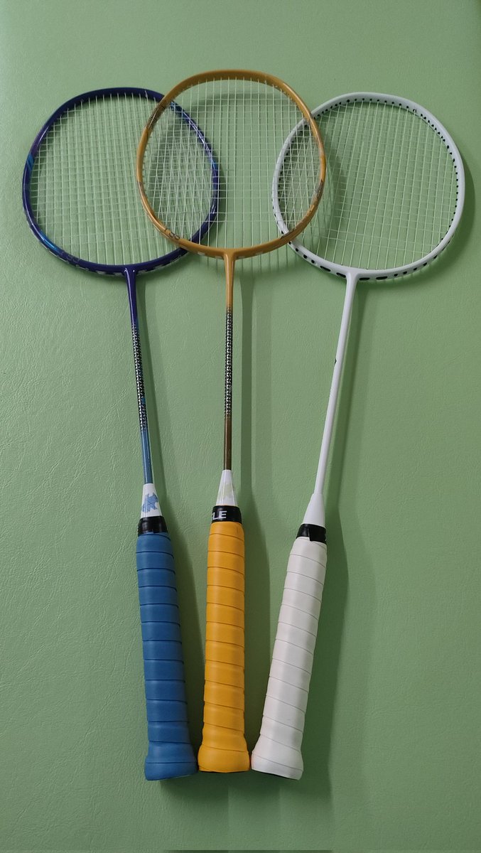 azumi_MATERIA's tweet photo. おはもっち☺
久し振りにポジ活🏸
新製品2機種と手元に無かった1機種が新たに試打ラケットのラインナップに加わりました✨
お近くで興味ある方はお知らせ下さい!
自分もNEOC6Jを試してみます👍
#コンポジットテクノ
#COMPOSITETECHNO
#LESMONEOC6J
#LESMONEOS6J
#CWHITE
#ポジ活 https://t.co/WWTLw9RZQb