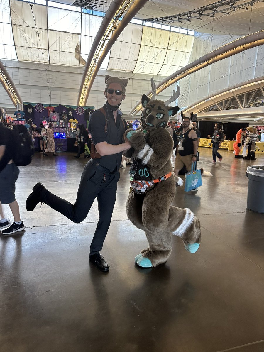 MousePillz's tweet photo. Twitter help me find this man. I love you so much Wesker 🥰 #Anthrocon2024 https://t.co/i1vmuHuMFk