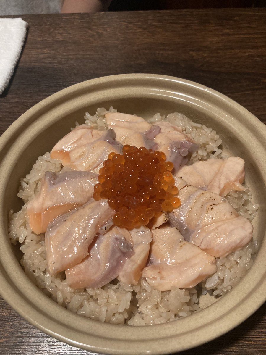 Coin_the_Real's tweet photo. うまかたいで激ウマ土鍋ご飯食べました^_^
#うまかたい　#土鍋ご飯　#ももの炭火焼き

https://t.co/tOx8kmCcPA https://t.co/MFOsRnN3pl