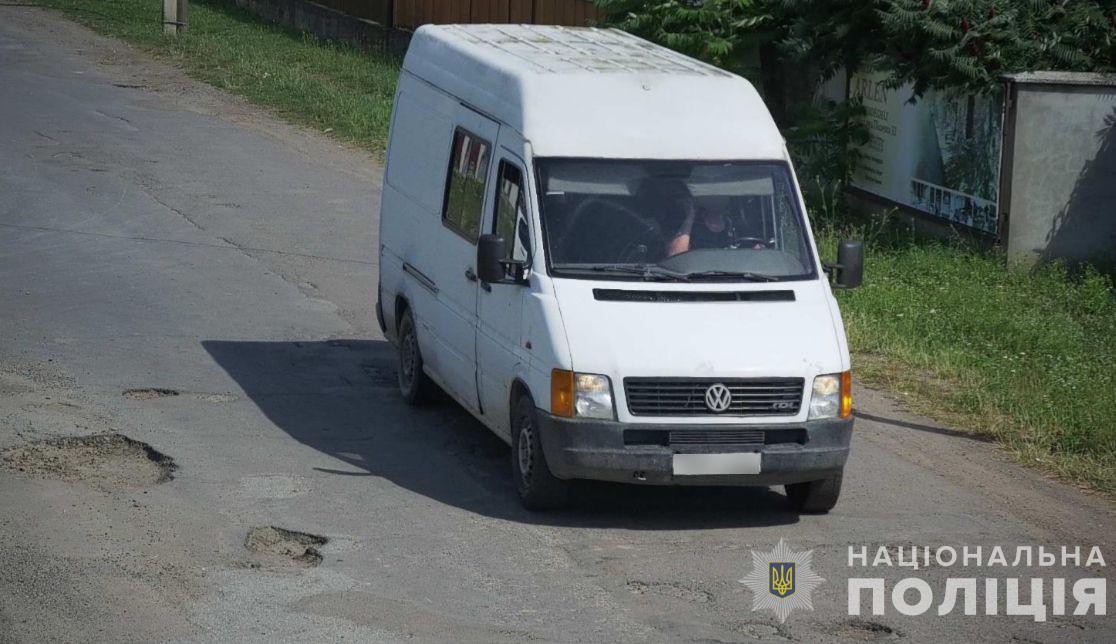 war_noir's tweet photo. #Ukraine 🇺🇦: #Ukrainian Security Forces arrested criminals in #Transcarpathia who were illegally transporting conscscripts to #Hungary 🇭🇺.

As a result a Ukrainian 7.62x39mm MKM-072 SN  rifle was captured from the criminals as well. https://t.co/QJLhagCx9Z