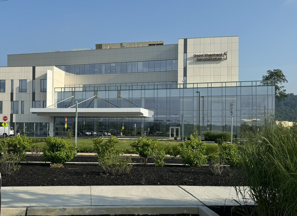 AndrewXanthisMD's tweet photo. First day of orientation at @GSRN. Wow, what a beautiful new facility! Loved seeing empower+ space featuring robotics &amp; #adaptive technologies for the community to demo, w/ 3D printers at the ready. So excited to learn and work here. #physiatry #TemplePMR https://t.co/yiJyI1iNx3
