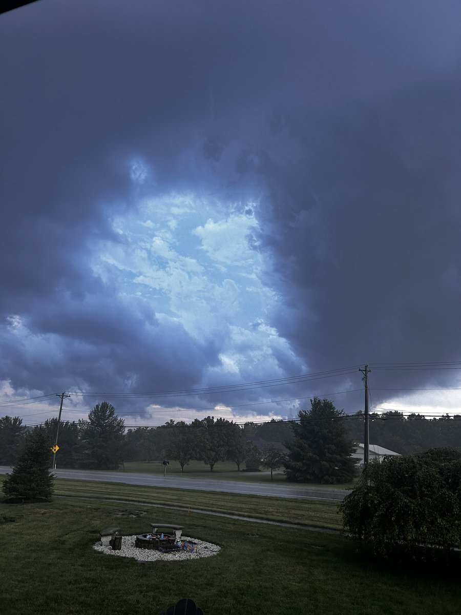 knholland's tweet photo. @AllisonWeather Liberty Township Kyle’s Station Rd and 747 https://t.co/hnW3gBsxhb