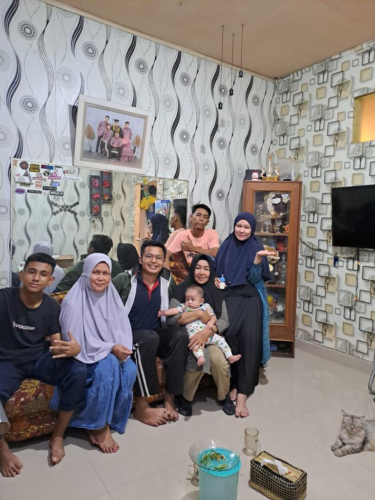 Nandaasatriaa1's tweet photo. Dalam satu tahun sekali belum tentu bisa ketemu, tapi alhamdulillah kemarin pas lewat pku bisa ketemu❤ https://t.co/NfmoKPfYhP