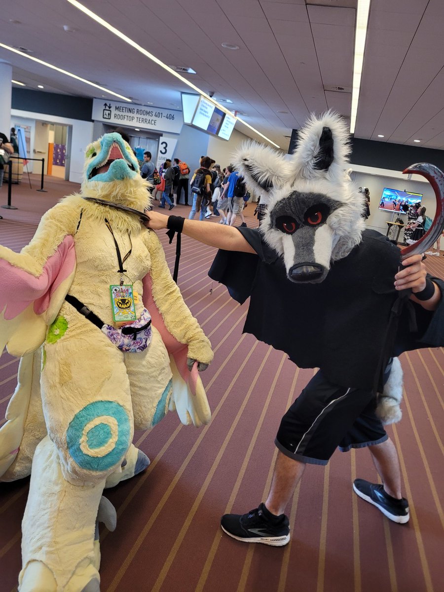 DigitRaptor's tweet photo. A few extra in-fursuit pictures I took at Anthrocon! Everyone in the photos were so sweet and friendly!  Already missing Anthrocon 😭🦖 https://t.co/1PECXvnvH3