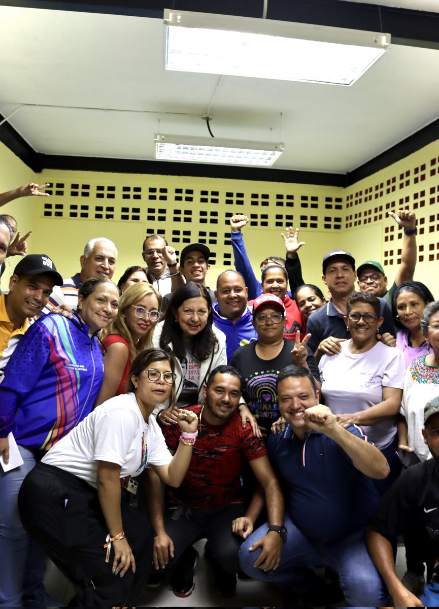gestionperfecta's tweet photo. El equipo político parroquial de El Valle activado, moviendo la maquinaria para el próximo 28 de julio, y lograr la victoria de nuestro Presidente @NicolasMaduro

¡Caracas movilizada! 🇻🇪💪🏻

#VenezuelaEsPoesía https://t.co/x5eyHB1SEr