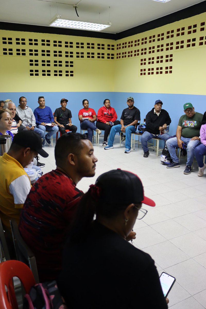 El equipo político parroquial de El Valle activado, moviendo la maquinaria para el próximo 28 de julio, y lograr la victoria de nuestro Presidente <a href="/NicolasMaduro/">Nicolás Maduro</a>

¡Caracas movilizada! 🇻🇪💪🏻

#VenezuelaEsPoesía
