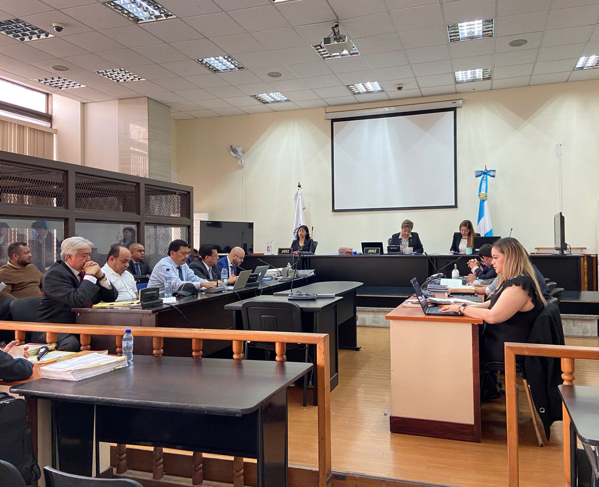 CanalAntigua's tweet photo. Juan Carlos Monzón declara en continuación de juicio por caso TCQ. Exsecretario de Roxana Baldetti presentó su exposición como colaborador eficaz⬇️
#TCQ #Declaración #JuanCarlosMonzón
https://t.co/dPovldWZhv https://t.co/GRassdneS5