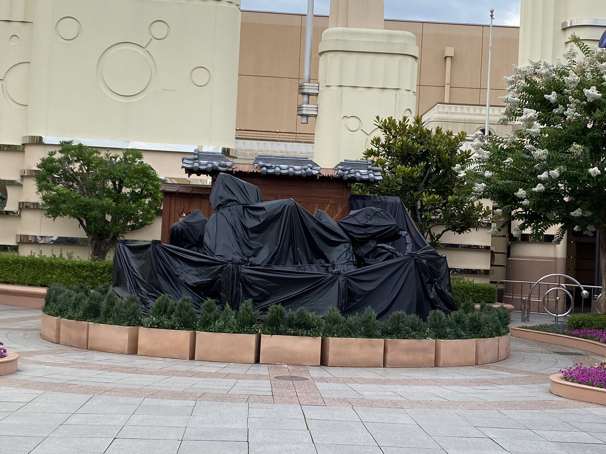 ObcOboe's tweet photo. 透視できる人？
背景的にあの最後のとこかな。蜜璃ちゃんとむいくんの像ないのかな...🥹

#USJ #鬼滅の刃　#刀鍛冶の里 #スペファン https://t.co/T6DfLzyb3s