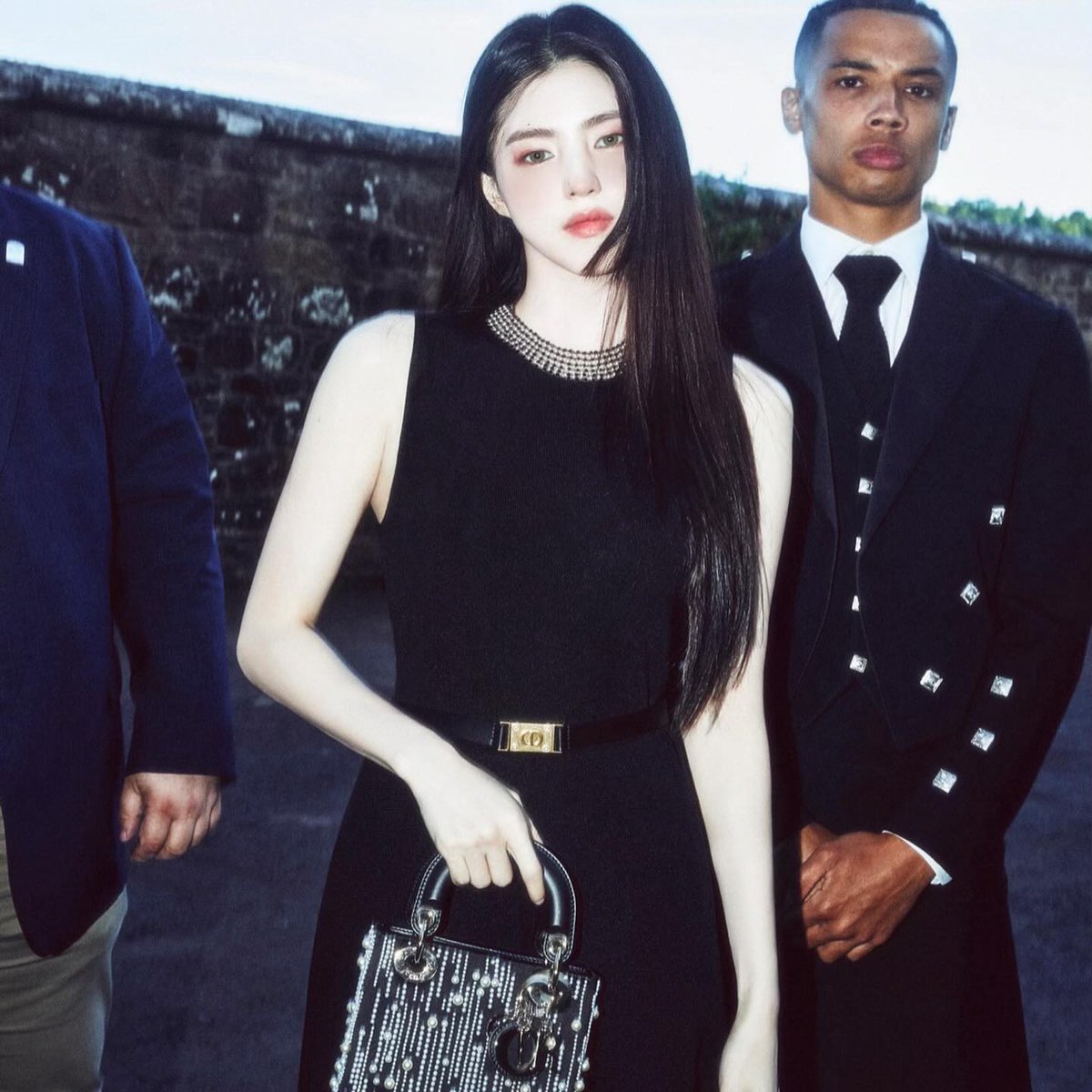 soxes's tweet photo. ㅤㅤ ୭ৎ ⁞ xeesoxee update
‣ #IVORYSH | #HanSohee
𖤝 ݃ At the 2025 @dior cruise collection in Drummond Castle, she radiates elegance in a sleek black dress. Her graceful presence and sophisticated charm captivate every onlooker.
ㅤ https://t.co/Q5YdWwyLpt