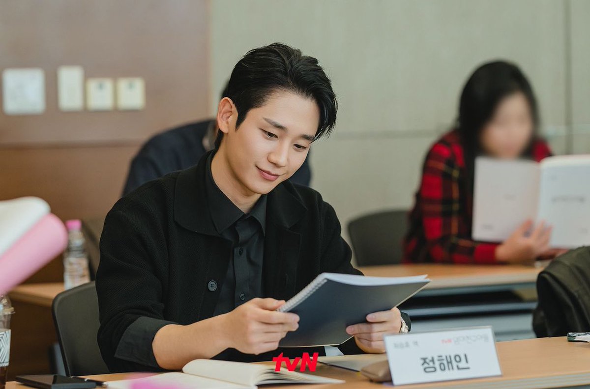 HaeinessGlobal's tweet photo. Upcoming tvN romcom drama <#LoveNextDoor> releases script reading photos.

🎬 First broadcast on August 17th! 

 #JungHaeIn #정해인 @ActorHaein
 #해이니즈 #HAEINESS https://t.co/nozKwWFg4Z