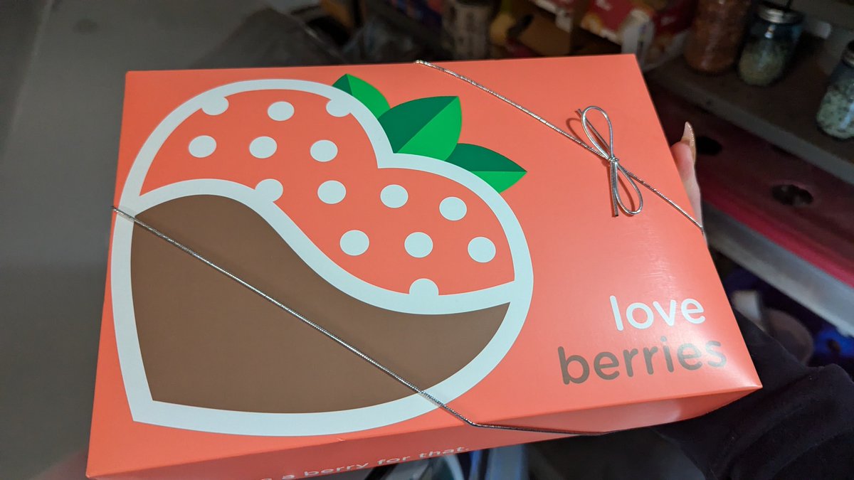 guesss what I got in the mail today, via <a href="/official_throne/">Throne</a> , <a href="/Zylvanpuff/">StarlightKhao</a> !! Thank you so much!!